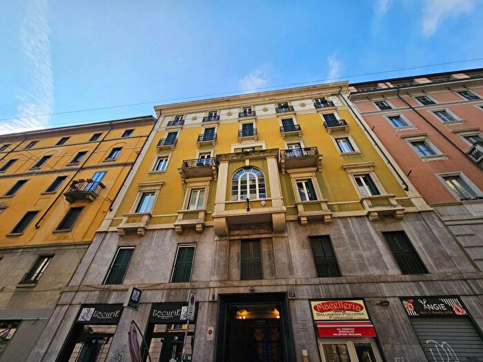 Appartamento trilocale in affitto in Via Alessandro Volta, Moscova, Milano