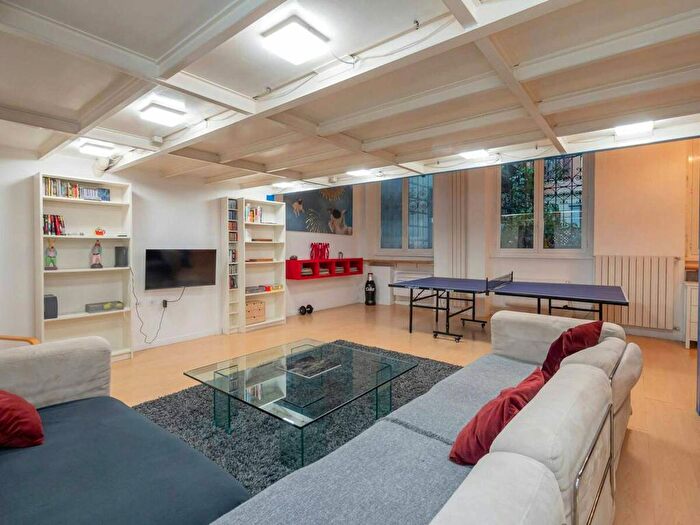 Appartamento trilocale in affitto in Via Ausonio, Corso Genova, Milano