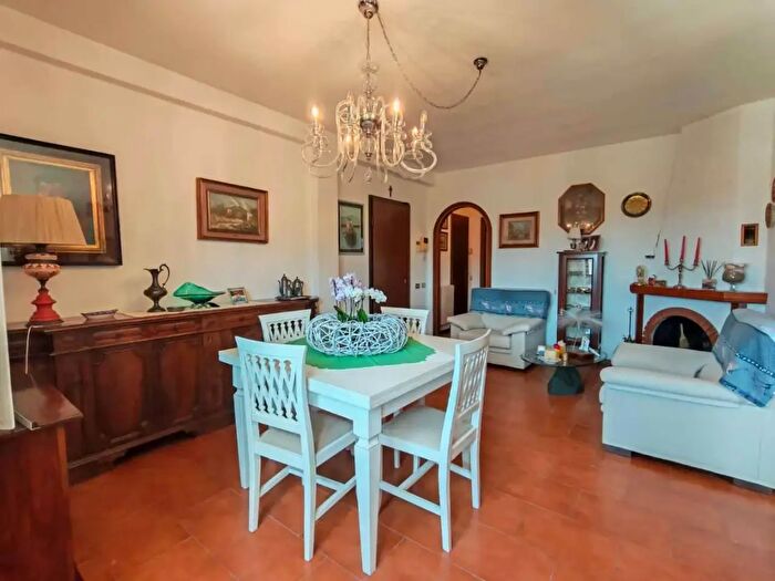 Appartamento con 5 locali in vendita in Calcinaia