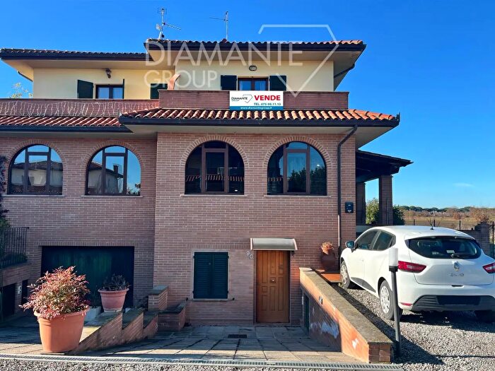 Casa con 6 locali in vendita in Castiglione Del Lago