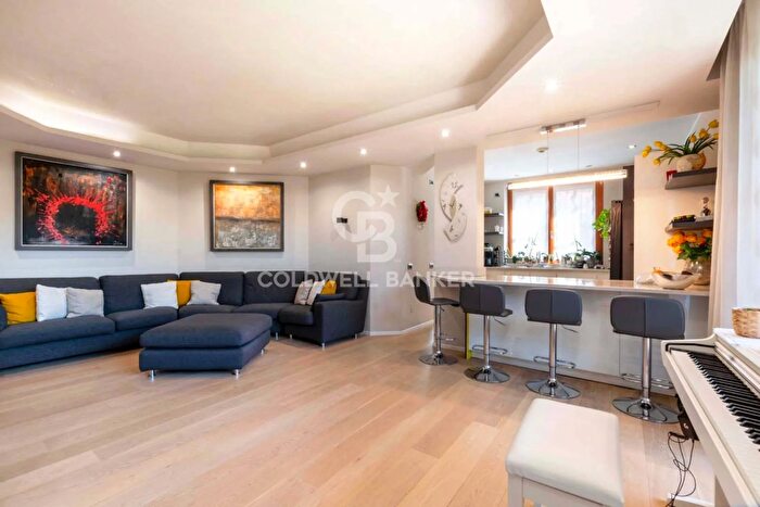 Appartamento con 5 locali in vendita in Via del Carso, Paderno Dugnano