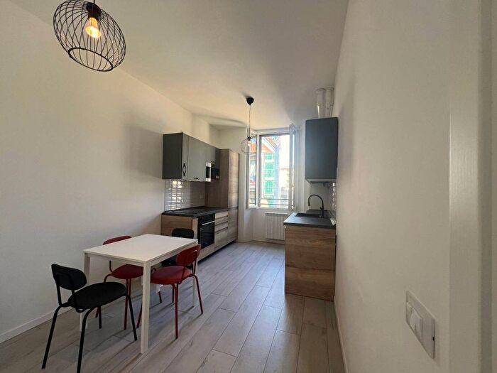 Appartamento trilocale in affitto in Viale Certosa, Ghisolfa Mac Mahon, Milano