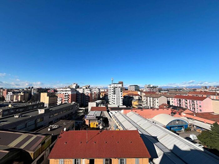 Casa con 6 locali in affitto in Viale Edoardo Jenner, Dergano, Milano