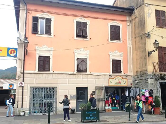 Appartamento con 5 locali in vendita in Piazza Emilio Borzino, Busalla