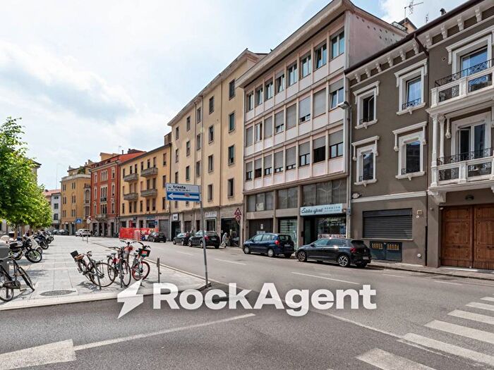 Appartamento con 5 locali in affitto in Via Trieste, Piazza Mazzini Ospedale Militare, Padova