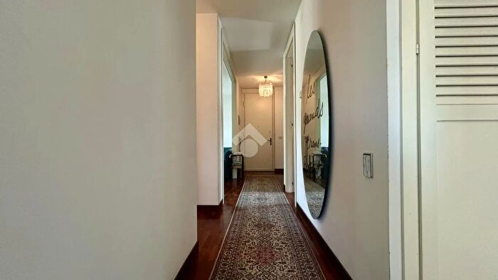 Appartamento con 6 locali in vendita in Viale Flavio Gioia, Rimini