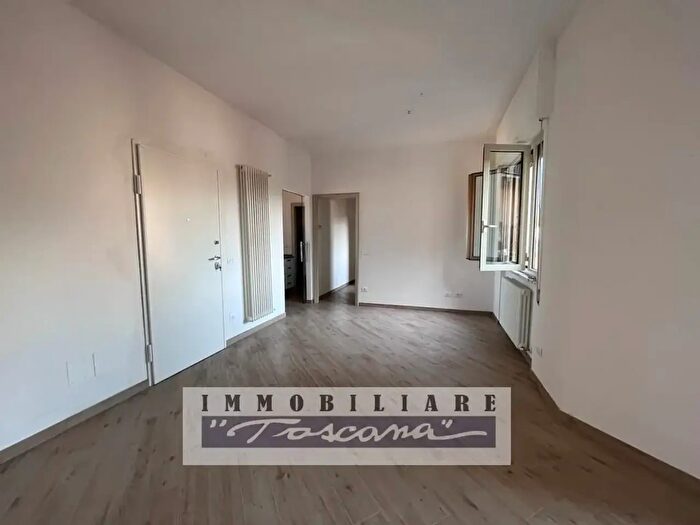 Appartamento con 6 locali in affitto in Viareggio