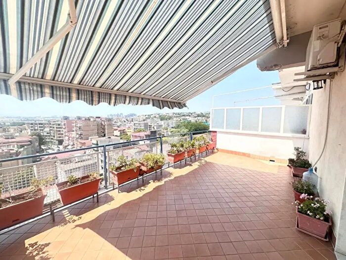 Appartamento con 5 locali in vendita in Via Antonio De Curtis, Casoria