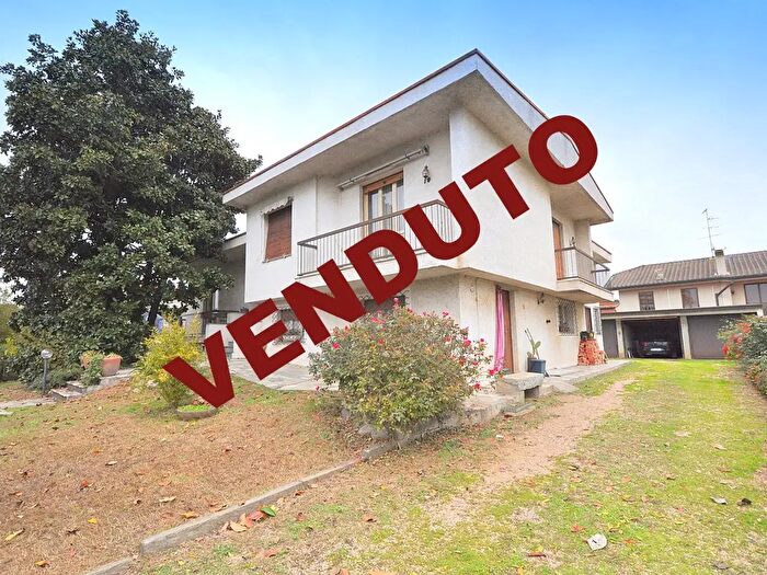 Casa quadrilocale in vendita in Inveruno