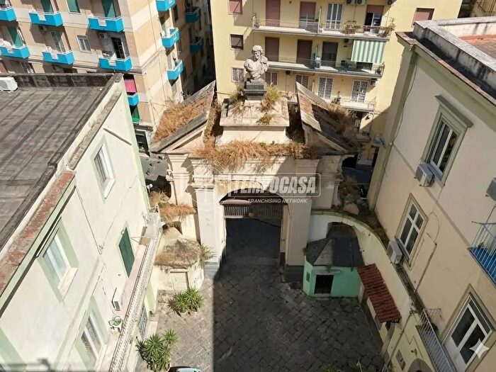 Appartamento bilocale in vendita in Via Confalone, Napoli