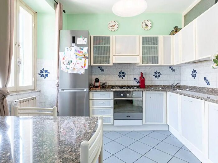Appartamento con 8 locali in vendita in Via Umberto Primo, Borgo A Mozzano