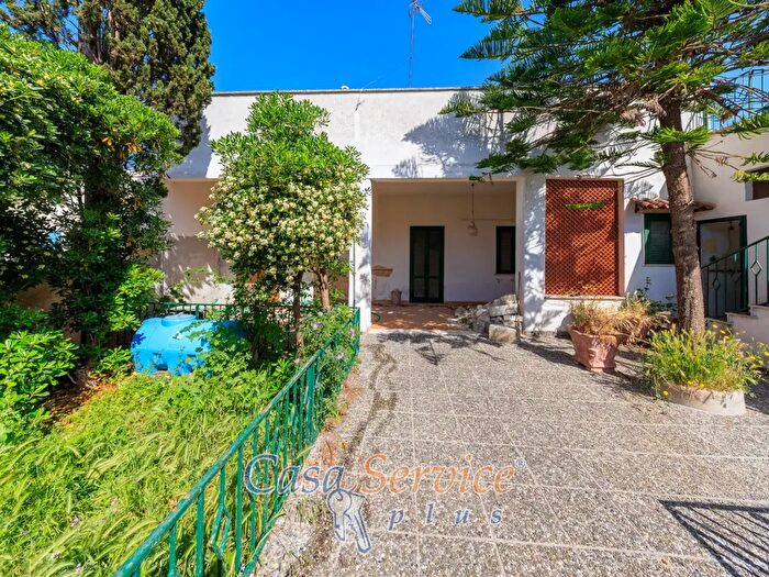 Casa quadrilocale in vendita in Via Alcide De Gasperi, Melissano