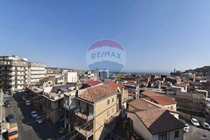 Appartamento con 6 locali in vendita in Via Emanuele Bellia, Paterno