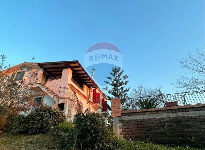 Casa con 5 locali in vendita in Minturno