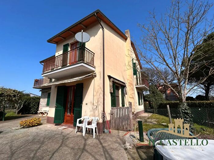 Casa con 5 locali in vendita in Castiglione Del Lago