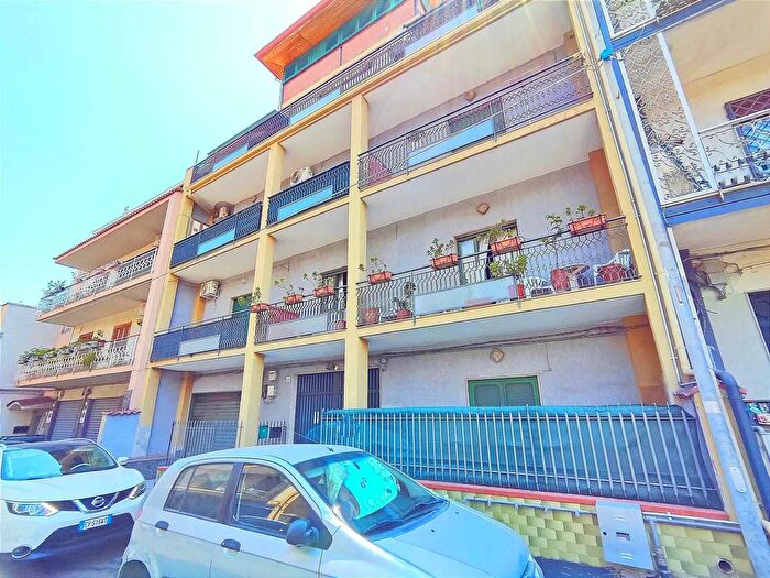 Appartamento trilocale in vendita in Via del Roveto, Catania