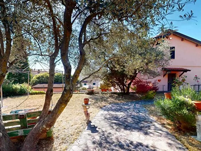 Casa quadrilocale in vendita in Via Assisana, Assisi