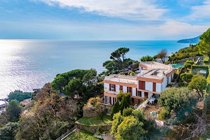 Appartamento con 5 locali in vendita in Strada Privata del Belvedere, Arenzano