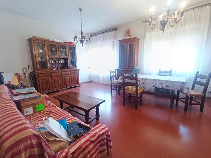 Casa con 5 locali in vendita in Massa