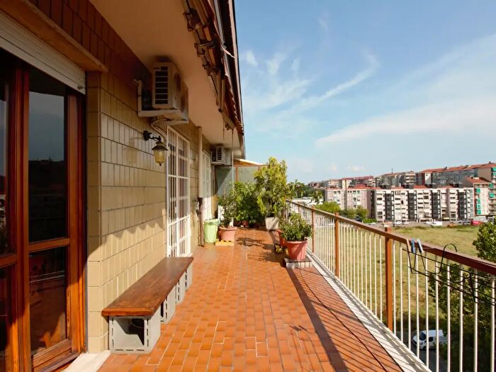 Appartamento con 5 locali in vendita in Via Monte Pasubio, Torino