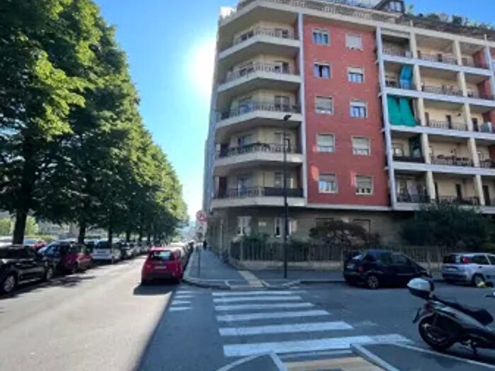 Appartamento trilocale in vendita in Via Tirreno, Torino