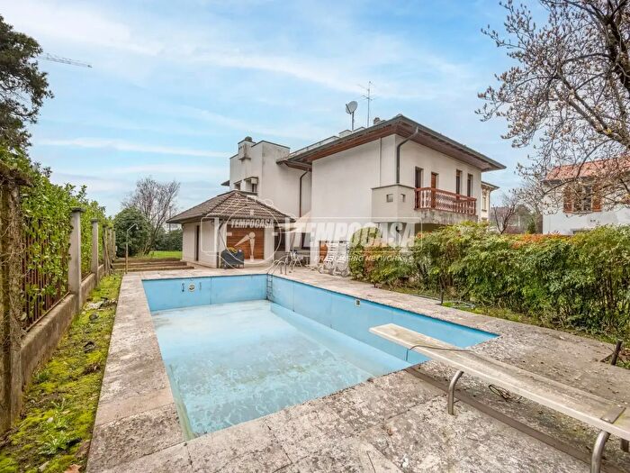 Casa con 5 locali in vendita in Melzo