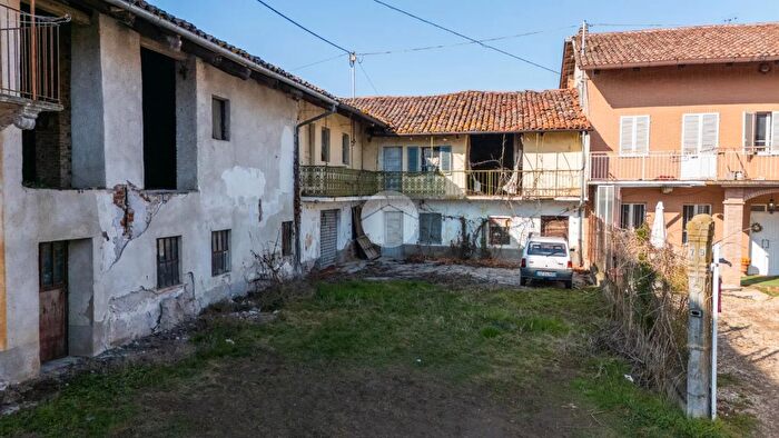 Casa con 10 locali in vendita in Frazione San Nazario, Narzole