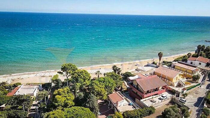 Casa in vendita in Avola, Noto