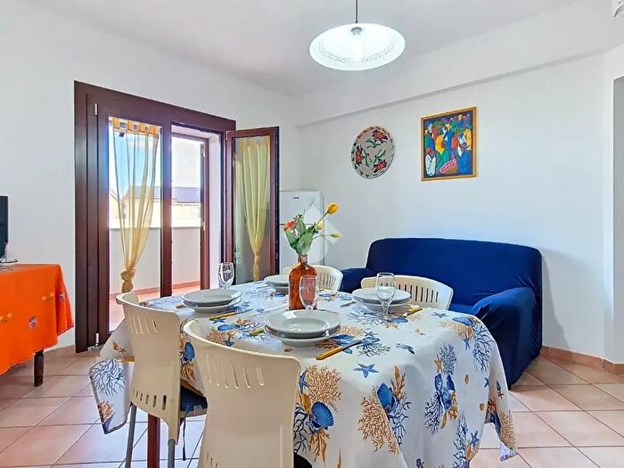 Appartamento trilocale in vendita in Via Umbria, Castelsardo