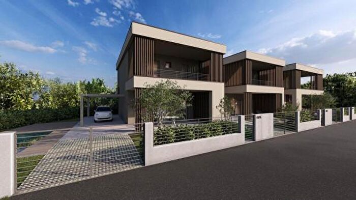 Casa quadrilocale in vendita in Via Posteghe Snc, Manerba Del Garda