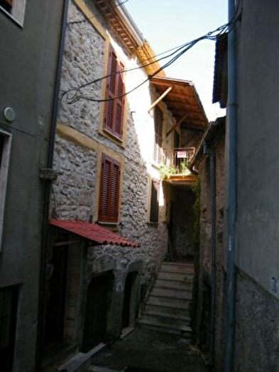 Casa quadrilocale in vendita in Via Vittorio Emanuele, Vico Nel Lazio
