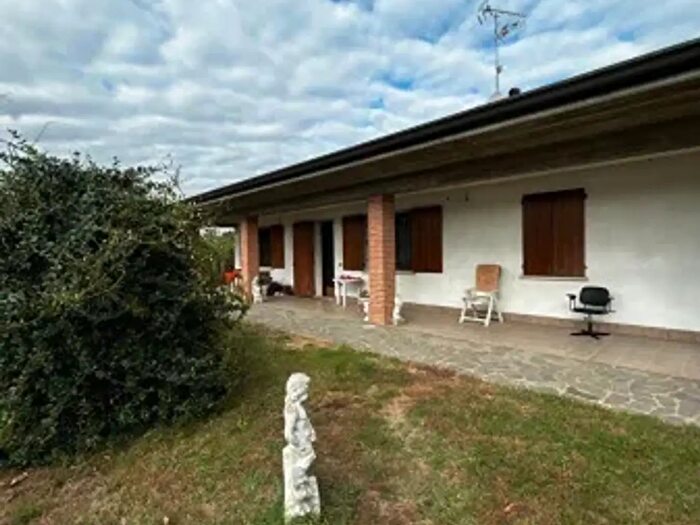 Casa quadrilocale in vendita in Suzzara