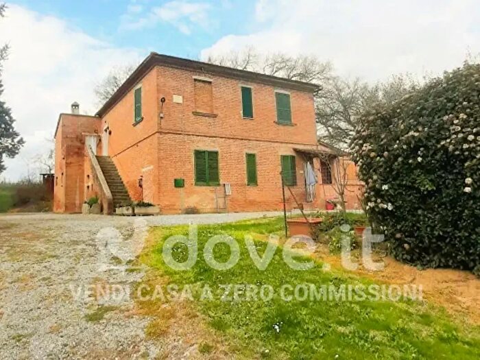 Casa quadrilocale in vendita in Via delle Tre Berte Snc, Montepulciano