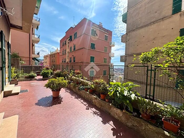 Appartamento quadrilocale in vendita in Via Elsa, Genova
