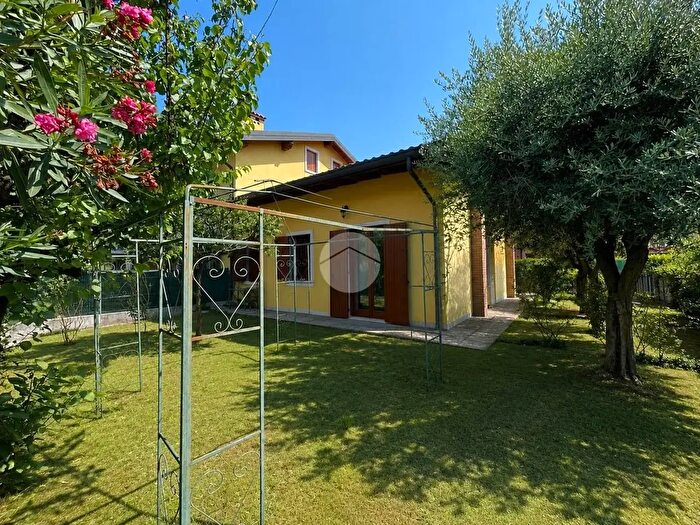 Casa con 8 locali in vendita in Via Stazione, Castelnuovo Del Garda