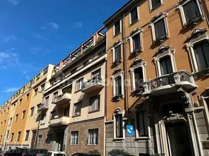 Appartamento trilocale in vendita in Via Mauro Macchi, Milano