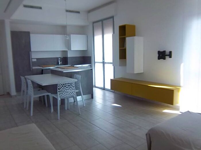 Appartamento trilocale in affitto in Via Generale Carlo Espinasse, San Michele, Busto Arsizio