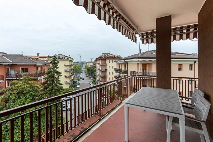 Appartamento con 5 locali in vendita in Verona, Verona