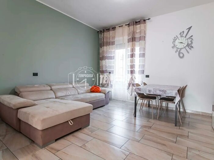 Appartamento trilocale in vendita in Desio