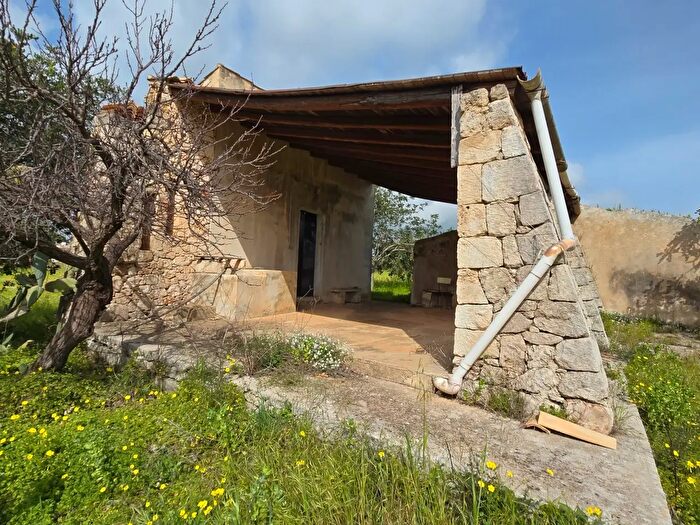 Casa quadrilocale in vendita in Cavasecca, Noto