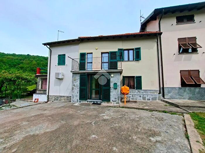 Casa con 5 locali in vendita in Località Gualdrà, Savignone