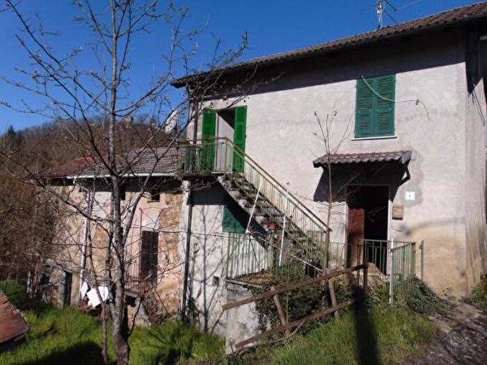Casa con 5 locali in vendita in Località Caviglie, Morbello