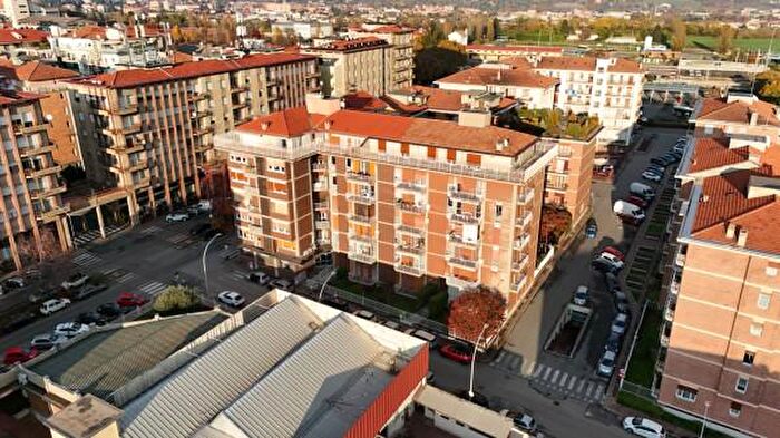 Appartamento quadrilocale in vendita in Via Angelo Cova, Biella