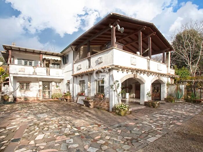 Casa quadrilocale in vendita in Via Cassia Vetralla, Vetralla