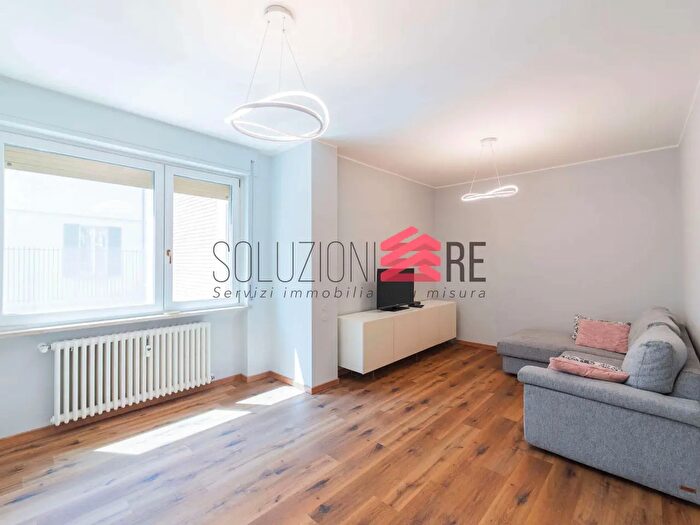 Appartamento trilocale in affitto in Via Azario, Novara