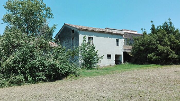 Casa con 12 locali in vendita in Controguerra