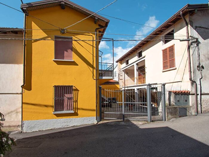 Appartamento bilocale in affitto in Via Giuseppe Mazzini, Centro, Marone