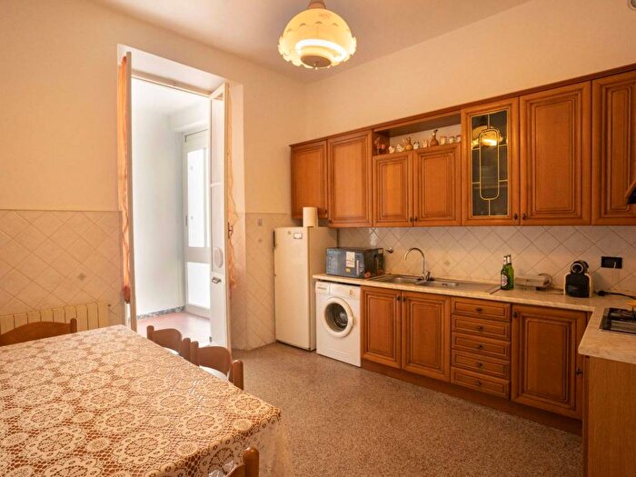 Appartamento con 6 locali in affitto in Via Filippo Busserio, Centro Storico, Savona