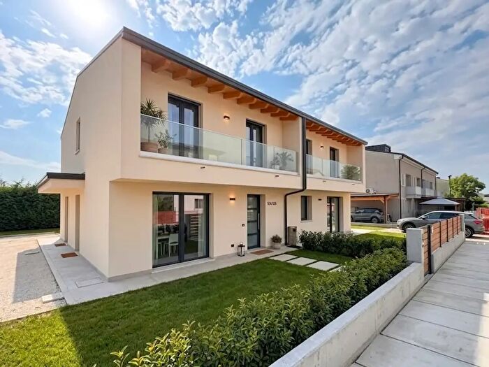 Casa con 5 locali in vendita in Arzergrande