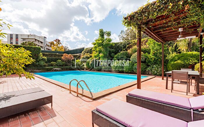 Appartamento con 12 locali in vendita in Via Fratelli Cervi, Roma